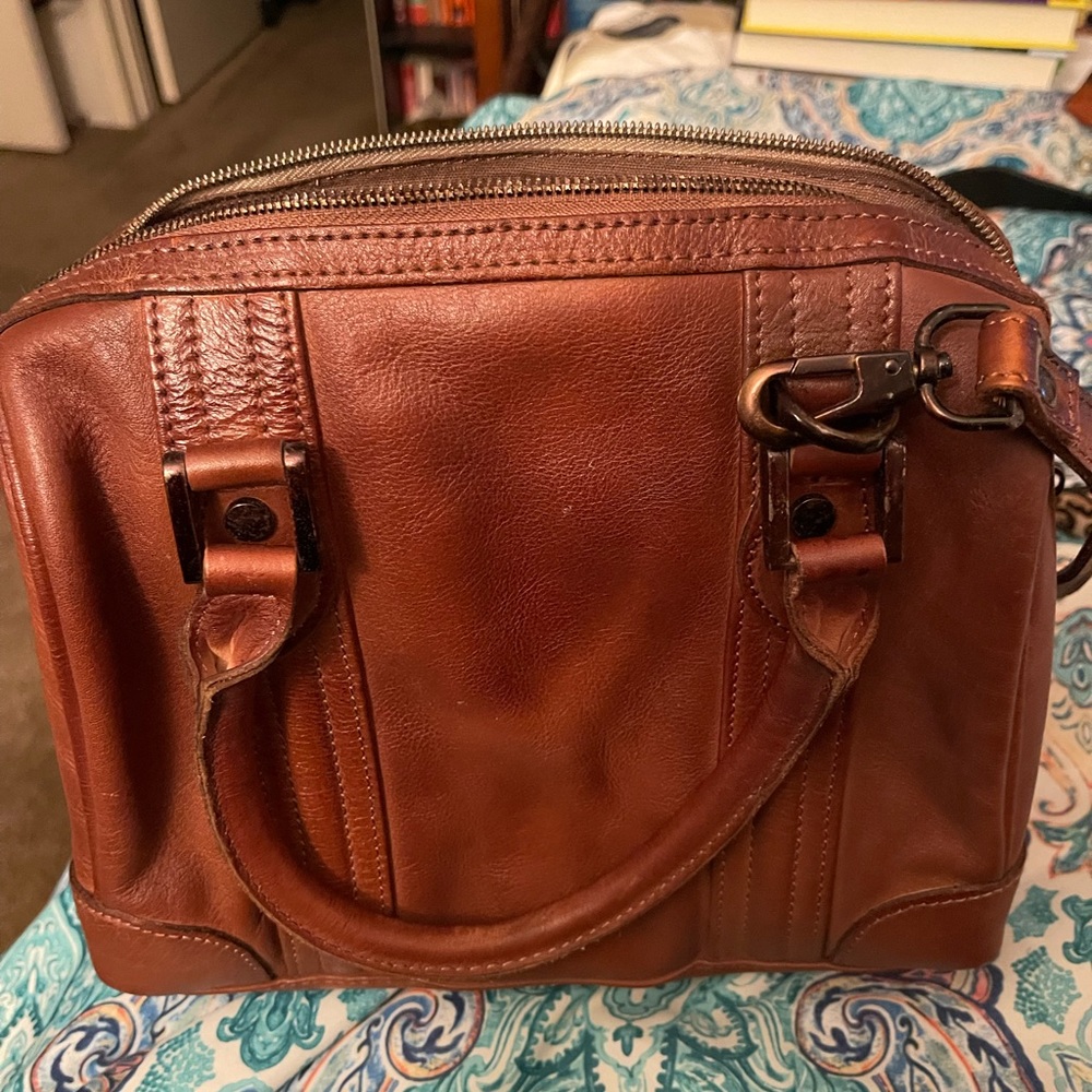 Leather shoulder bag